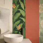 Quali tipi di carta da parati sono più usati nei bagni di tendenza? I segreti per combinare design e resistenza